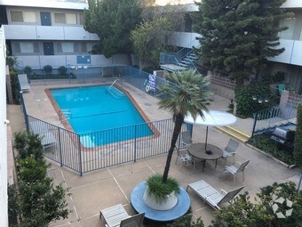 Foto principal - 8830 Etiwanda Ave