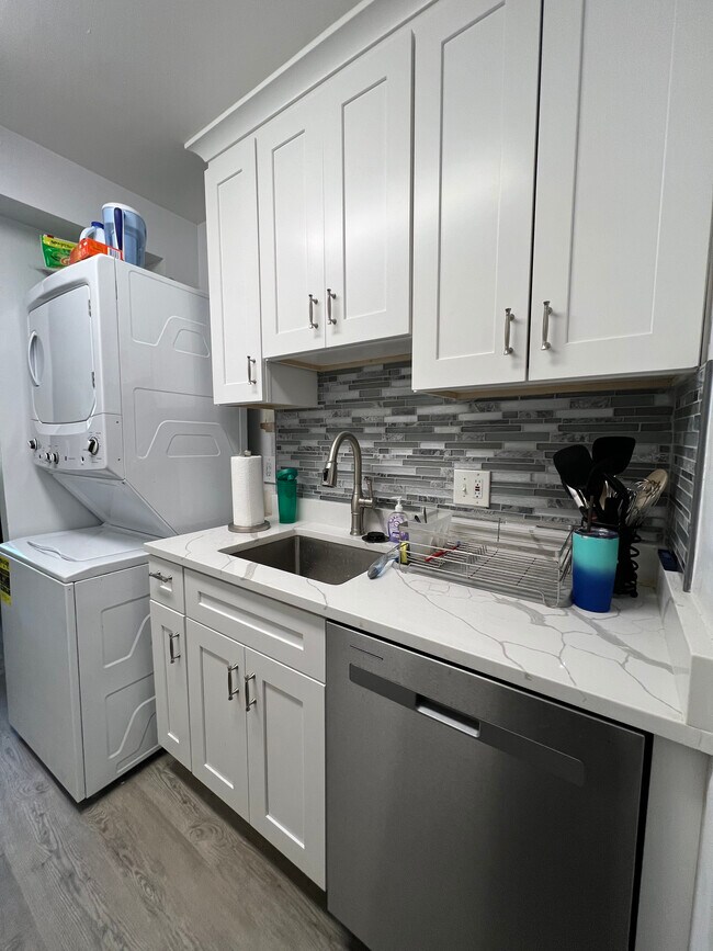 Foto del edificio - 1531 Colonial Dr