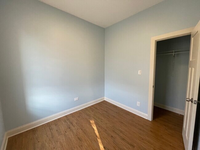Foto del edificio - 1353 S Springfield Ave