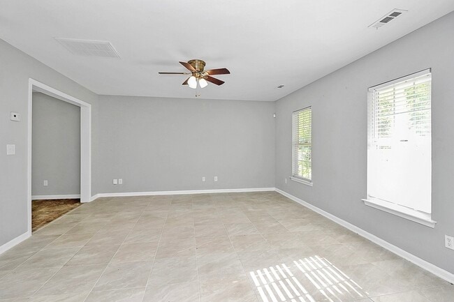 Building Photo - 5750 Laborde Ave