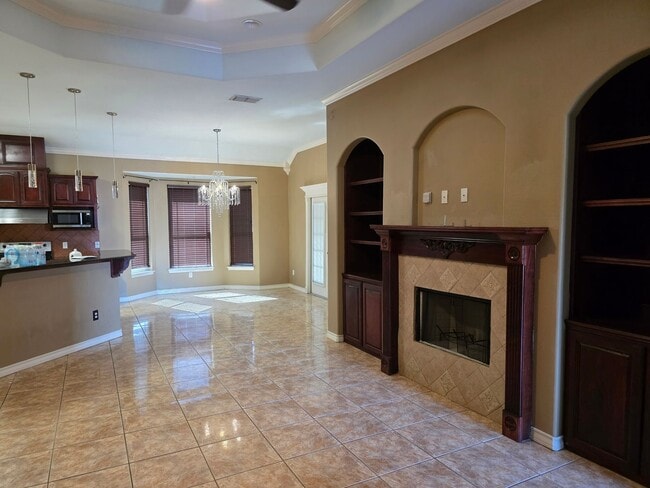 Building Photo - Quiet & Amenities on the Southside!