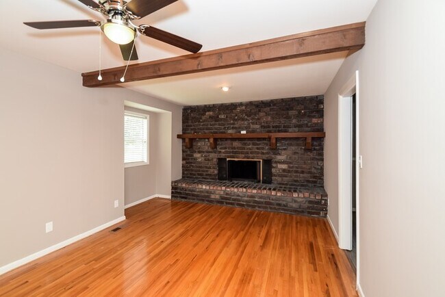 Building Photo - Spacious 3 Bedroom Beauty in Birmingham, AL