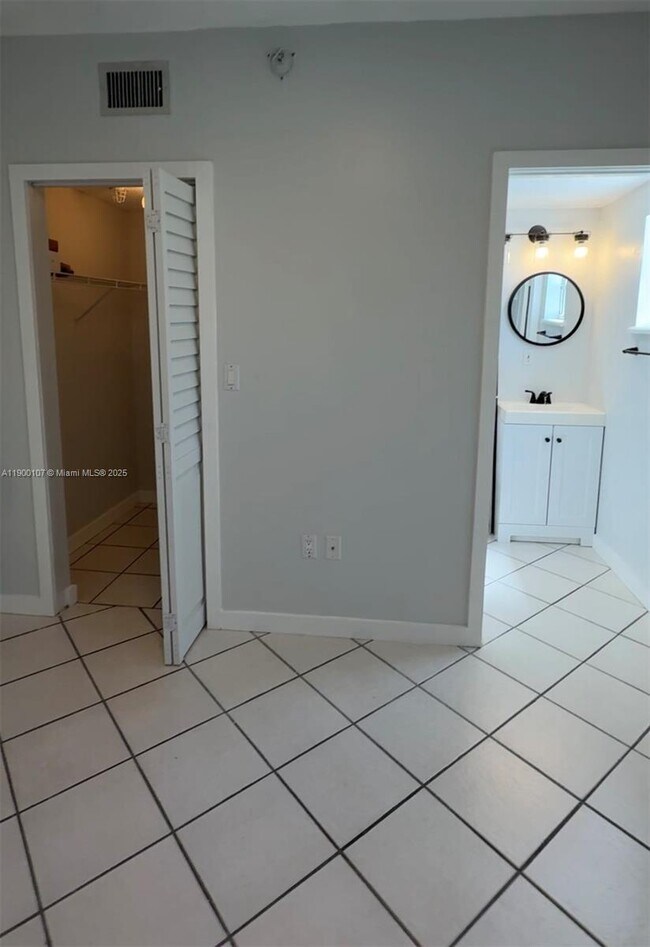 Foto del edificio - 3051 SW 27th Ave
