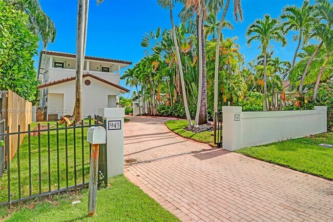 Foto del edificio - 945 S North Lake Dr