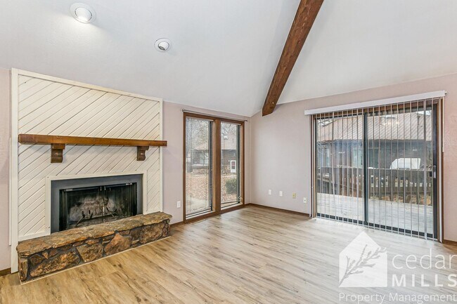 Foto del edificio - UPDATED 2 bedroom condo near Maize and Pawnee