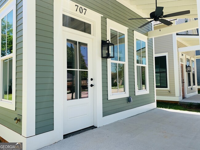 Building Photo - 707 Jefferson St