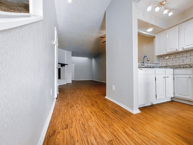 Foto del edificio - 1445 Weiler Blvd