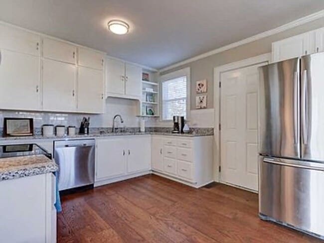 Building Photo - South Knox 3BR/2BA - TWO kitchens; great for roommates or MIL suite