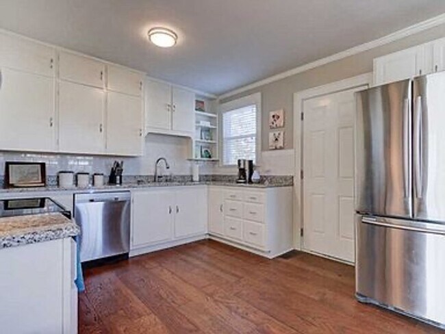 Foto del edificio - South Knox 3BR/2BA - TWO kitchens; great for roommates or MIL suite