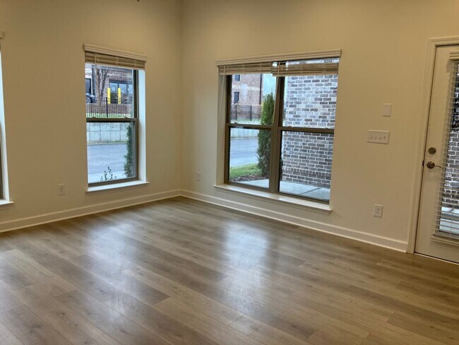 Building Photo - Price Improvement! New Condo In Spring Hil...