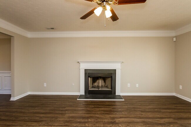 Foto del edificio - 7033 Tanners Creek Dr