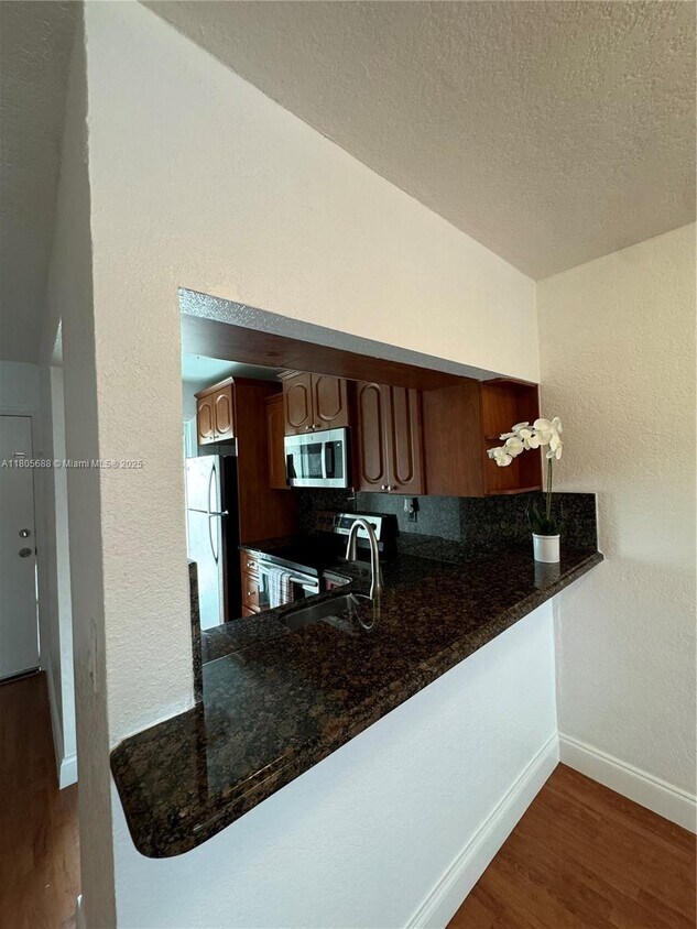Foto principal - 427 Santander Ave