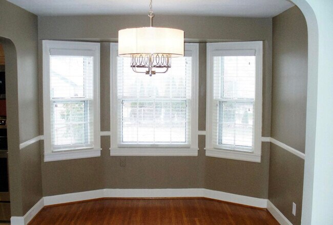 Building Photo - 4305 Briarwood Rd