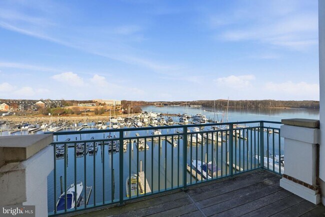 Foto del edificio - 500 Belmont Bay Dr