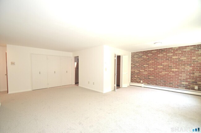 Building Photo - 3900 Park Ave