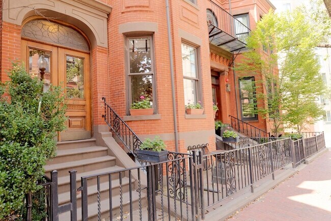 Foto del edificio - 256 W Newton St