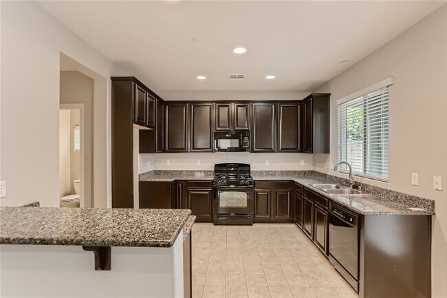 Foto del edificio - 3 Bedroom Home in a Gated Community! North...