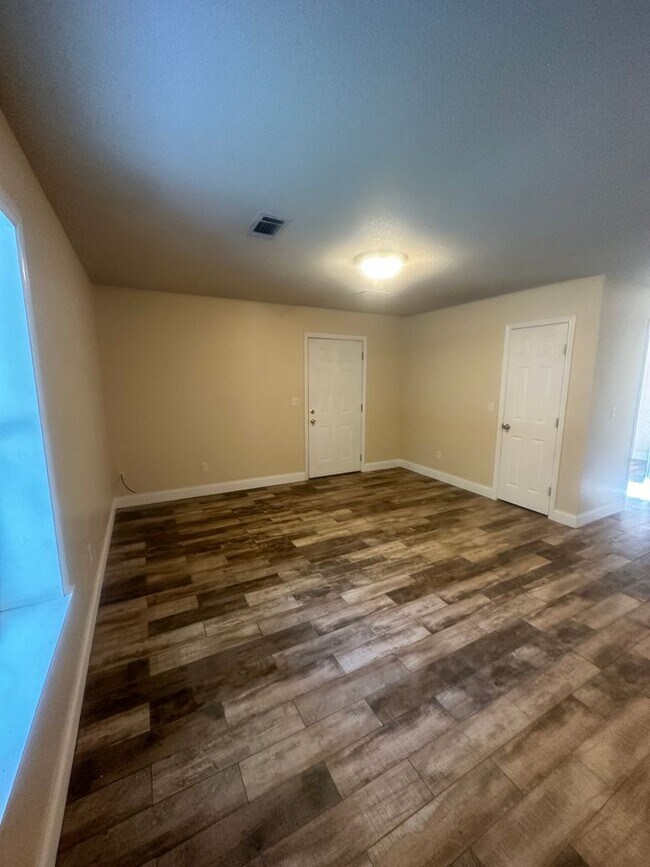 Building Photo - TEDDY DUPLEX
