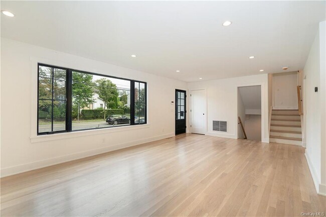Foto del edificio - 652 Forest Ave