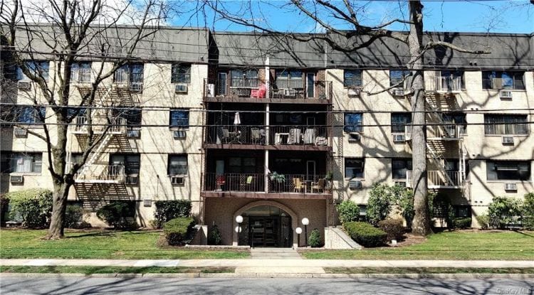 Primary Photo - 2241 Palmer Ave