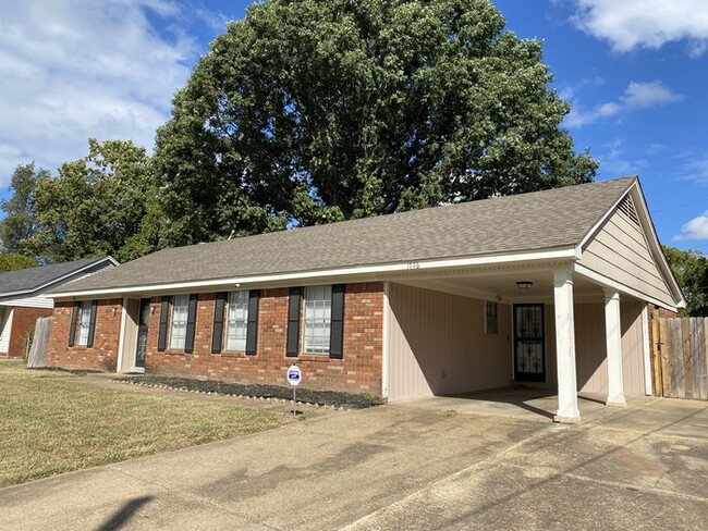 Building Photo - 1786 Rockdale - Available Now!