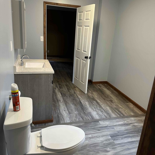 Building Photo - 525 N Main St