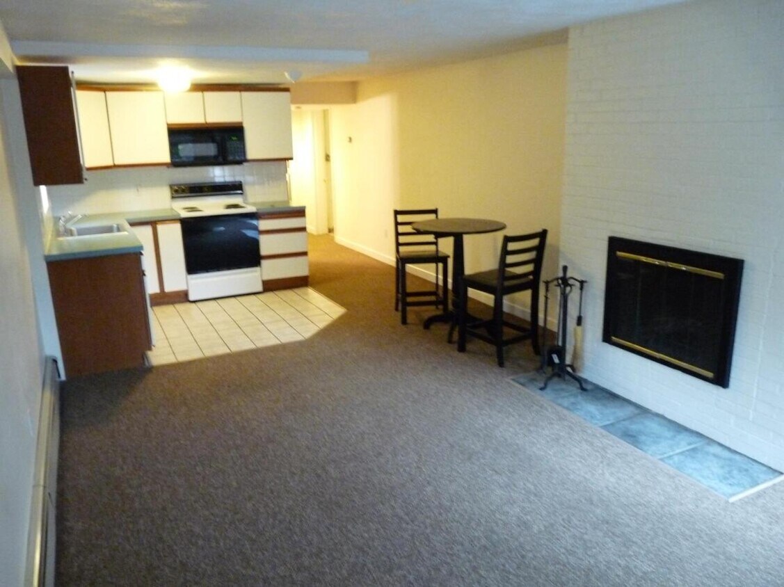 Primary Photo - 44 Lawrence Ln