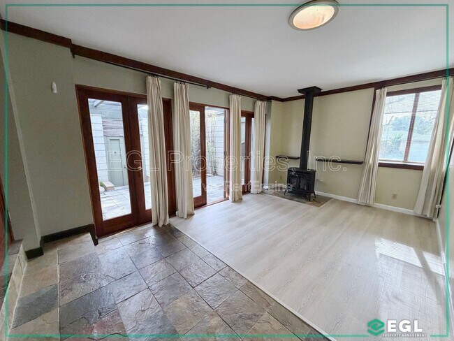 Foto del edificio - 7601 Kittyhawk Ave