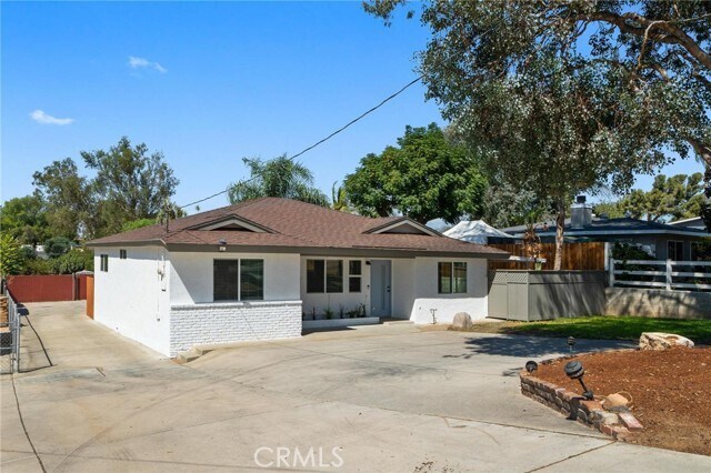 Building Photo - 2448 Corona Ave