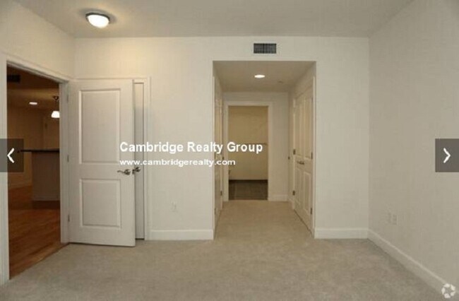 Foto del edificio - 15 Cameron Ave