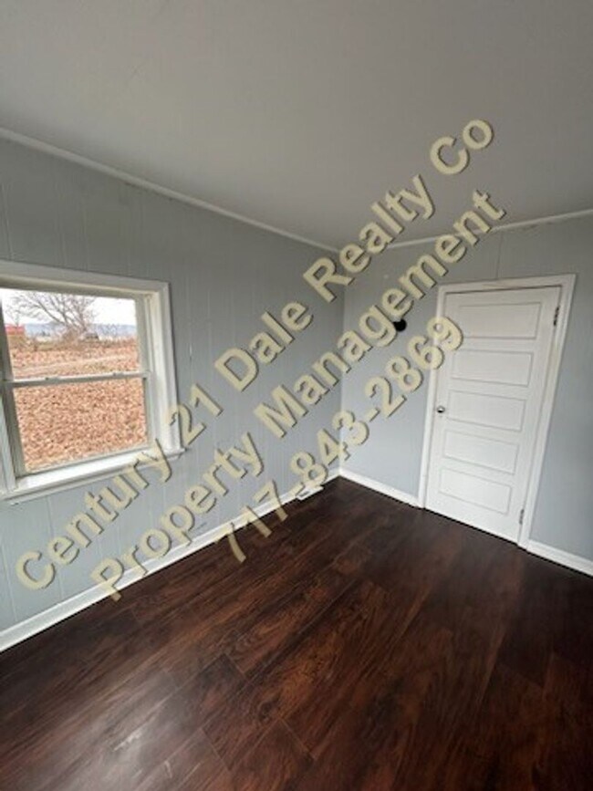 Foto del edificio - One Bedroom Apartment with One Car Garage ...