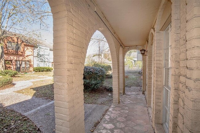 Building Photo - 427 Sunset Dr