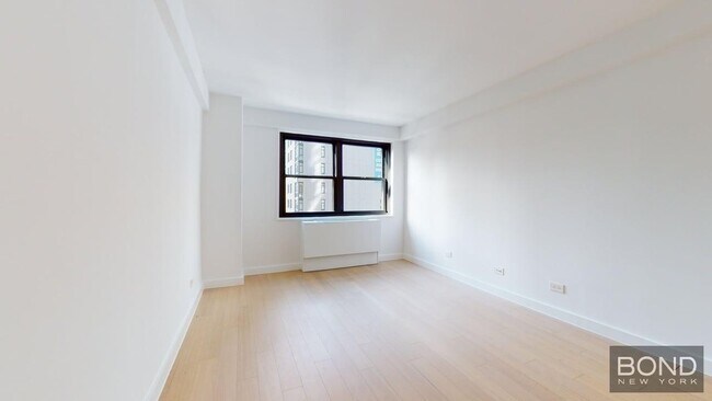 Building Photo - 222 E 39th St
