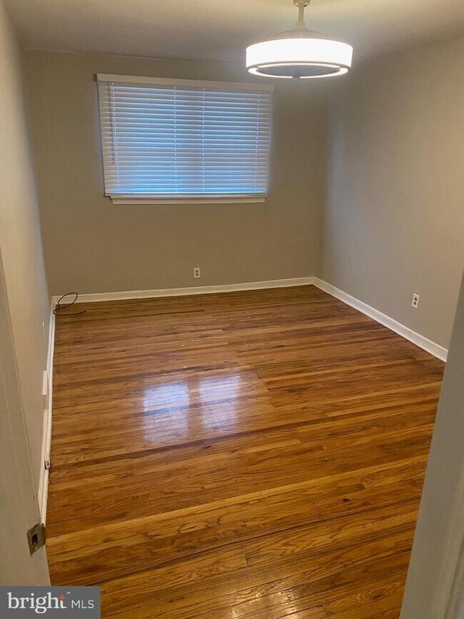 Foto del edificio - 8304 Pickering Ave