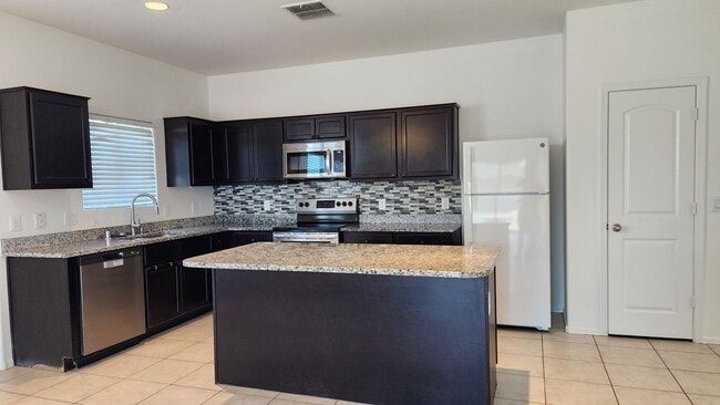 Building Photo - 41932 W Manderas Ln