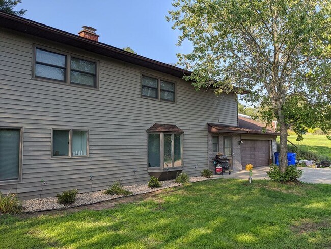 Building Photo - 2107 County Rd CC