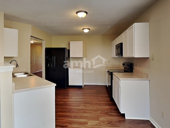 Foto del edificio - 1361 Redwood Dr