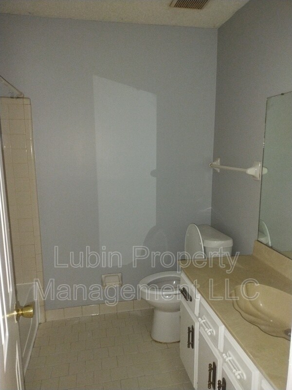 Building Photo - 5957 Beauvoir Dr