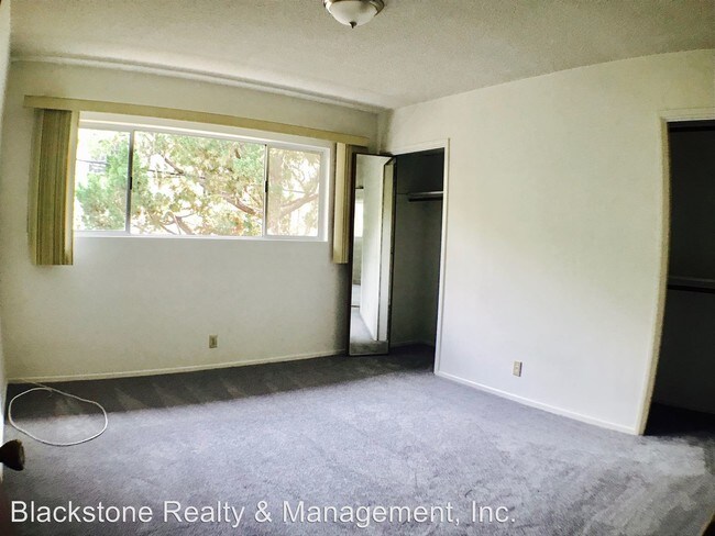 Foto del edificio - 816 N Edinburgh Ave