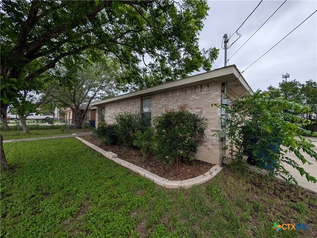 Foto del edificio - 1134 Misty Acres Dr