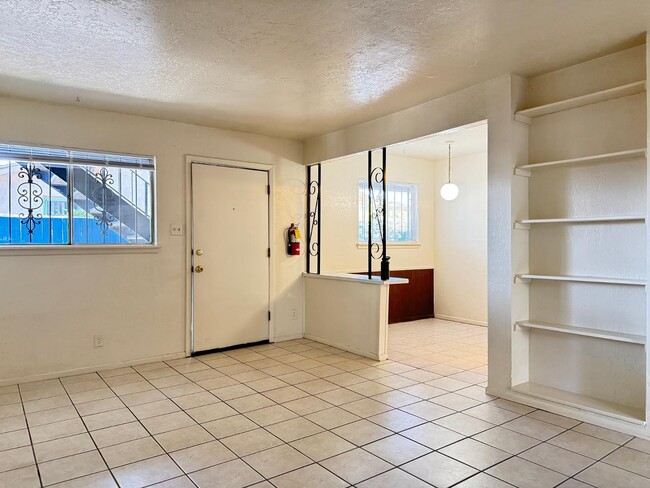 Building Photo - 206 Princeton Dr SE