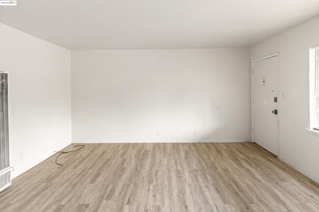 Building Photo - 2811 Nicol Ave