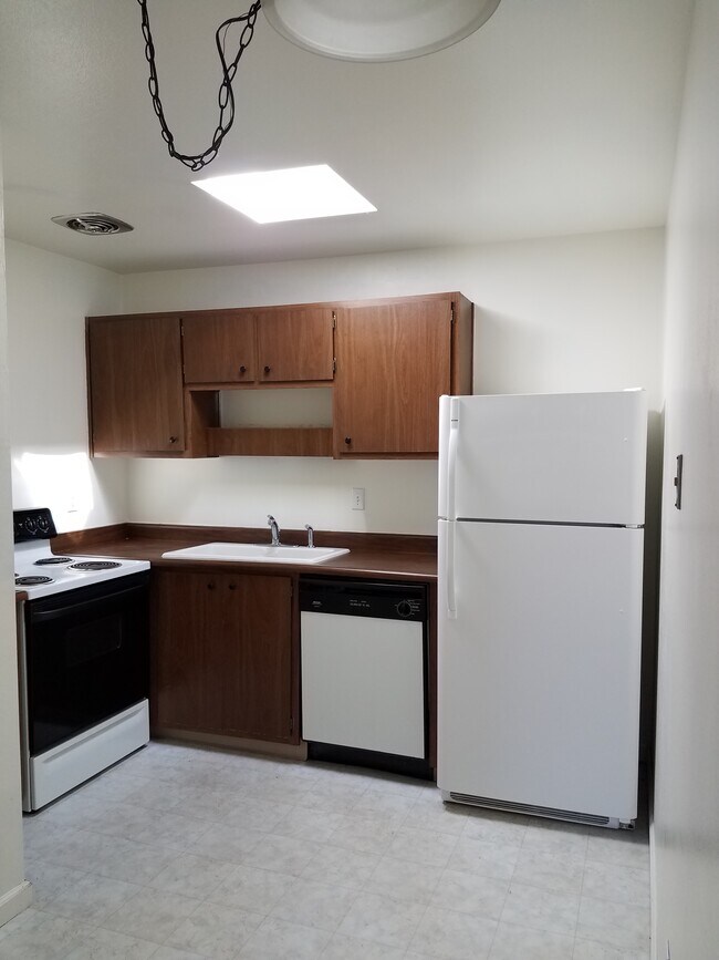 Building Photo - 1055 Baywood Dr