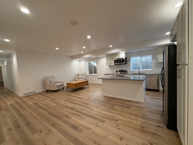Building Photo - 9676 S Cindy Ln
