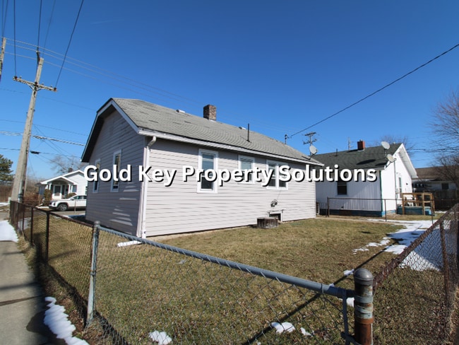 Building Photo - Nice 2 BR 1 BA House with Central Air and Garage (SECTION 8 APPROVED)