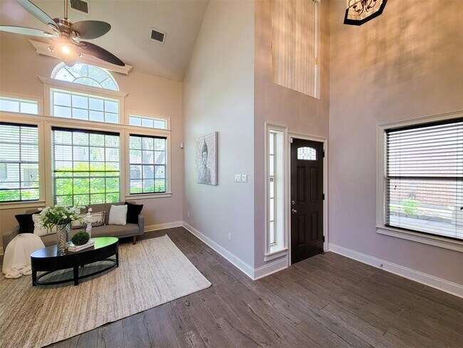 Building Photo - 4428 Verone St