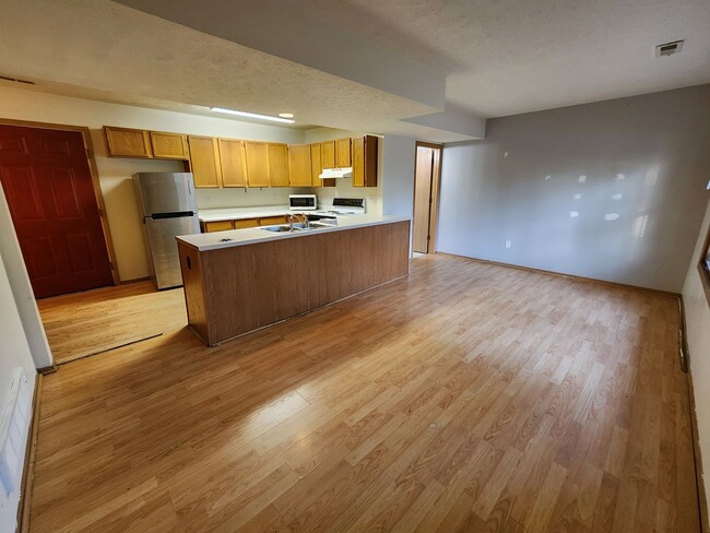 Foto del edificio - 4 Bedroom Home!
