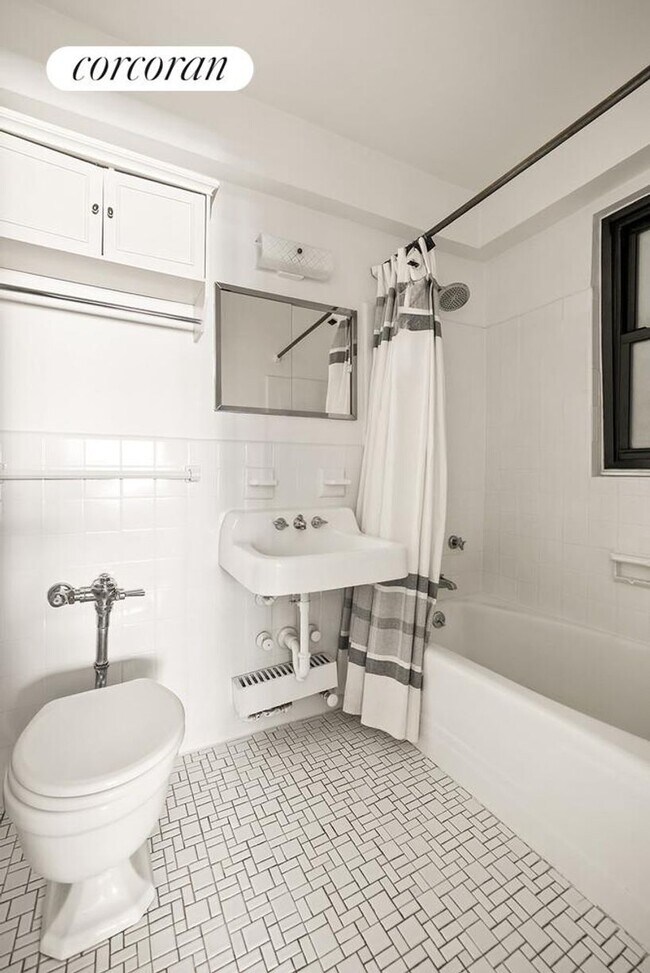 Foto del edificio - 245 E 24th St