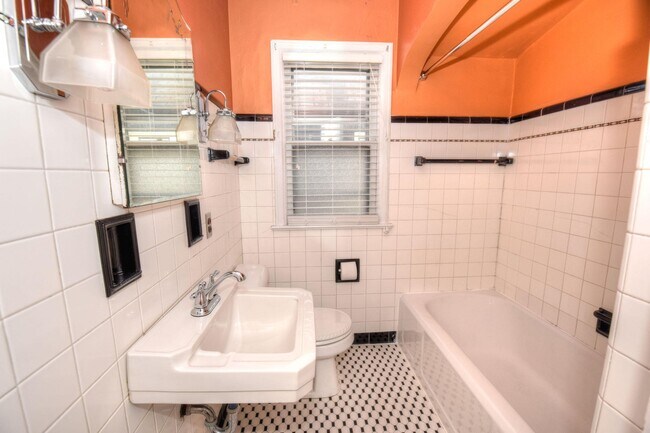 Foto del edificio - 2537 N 65th St