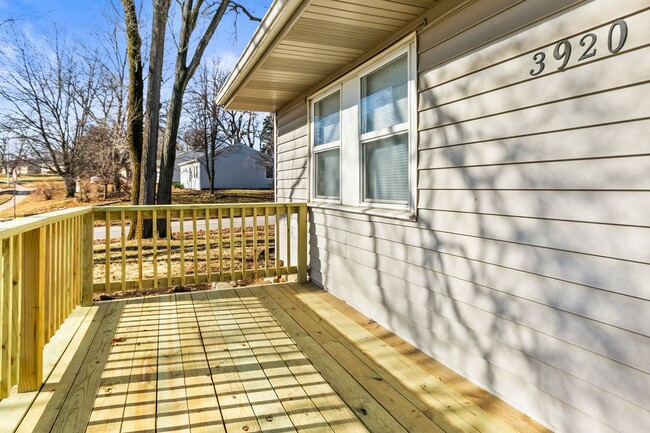 Building Photo - 3920 Vinton St